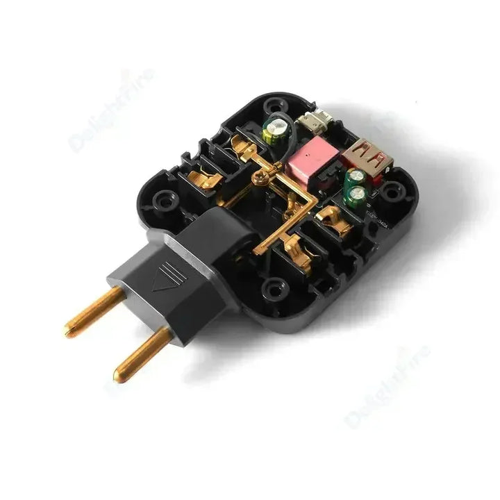 Adaptador de Tomada 4 em 1 com USB e Tipo C – Plug Europeu Giratório 180° | Extensor de Energia para Viagem e Uso Doméstico